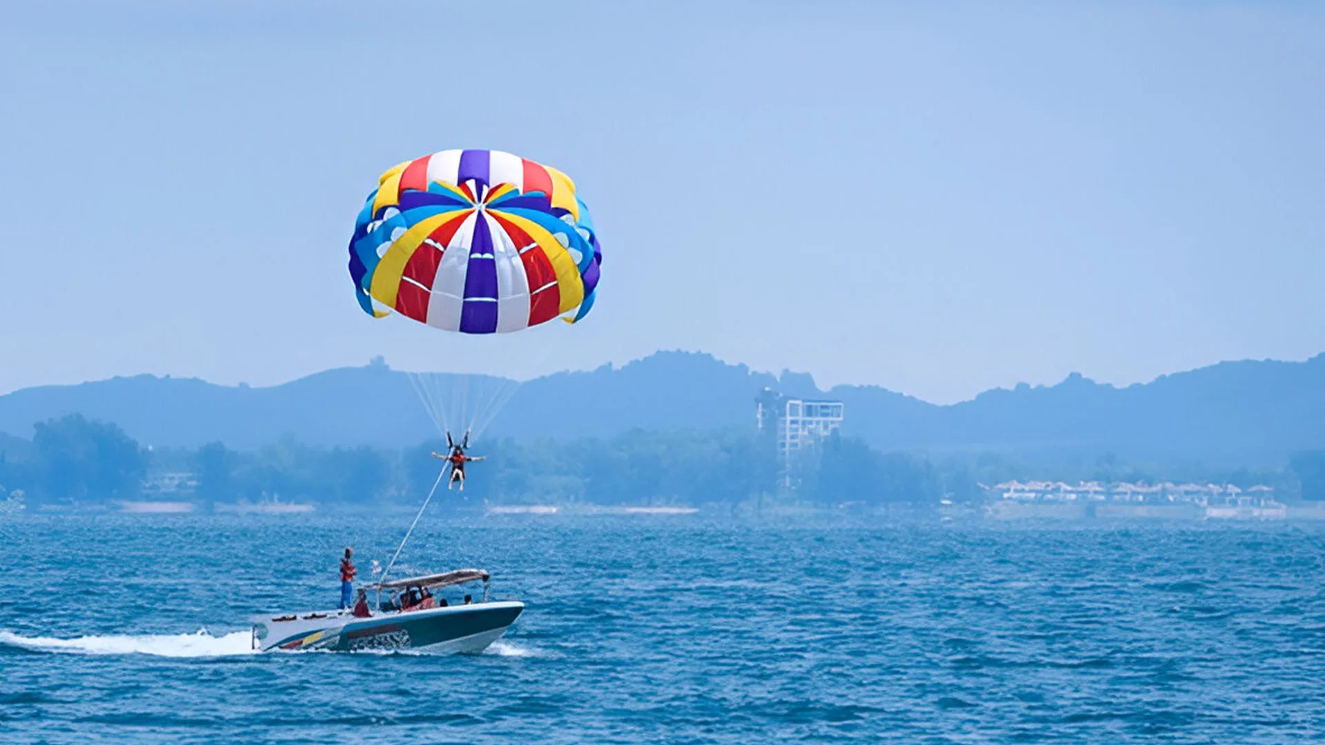 تفریحات آبی پوکت: تجربه‌ای فراموش‌نشدنی در جزیره استوایی تایلند