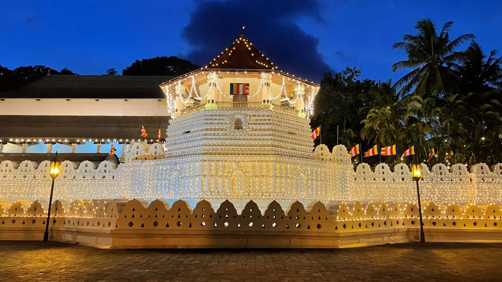 معبد دندان مقدس؛ زیارتگاه بودایی در کندی سریلانکا