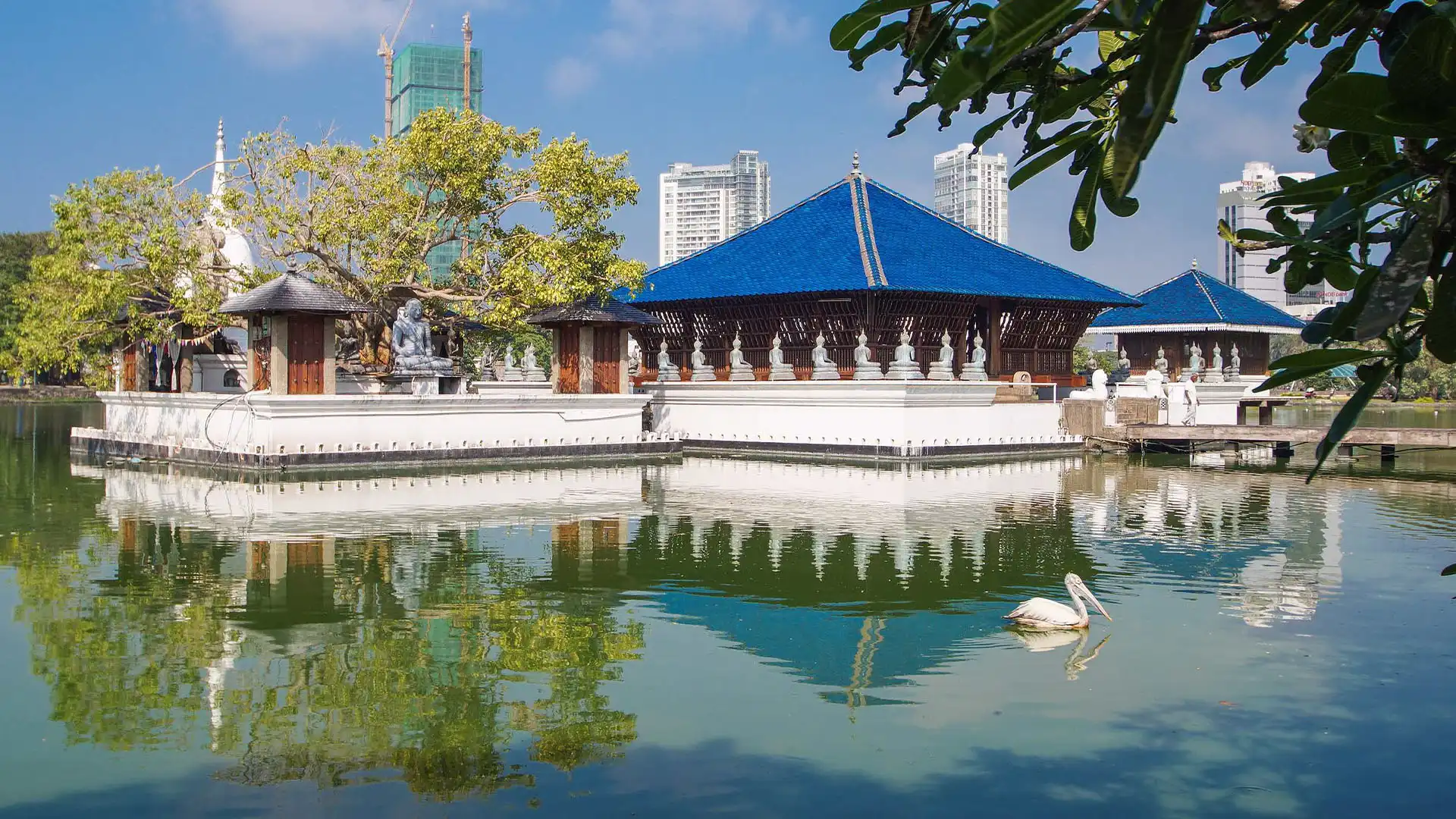 راهنمای بازدید از معبد شناور گانگارامایا سریلانکا